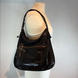 Perlina Snakeskin Embossed Black Hobo Shoulder Bag | Slouchy Boho Zip Purse